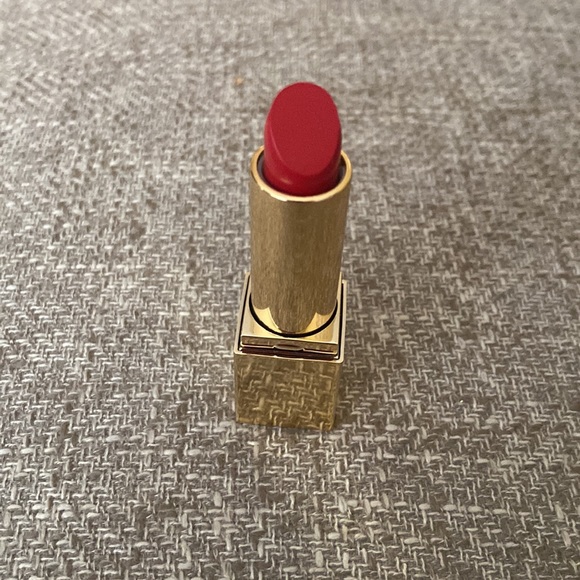 New Estée Lauder Lipstick - Picture 2 of 3